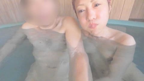 独家 【个人拍摄・露天风吕性爱】<人妻飞机杯>渴望做爱的温泉旅行，将精液一滴不剩地全部注入她的小穴里！ FC2-PPV-4935616